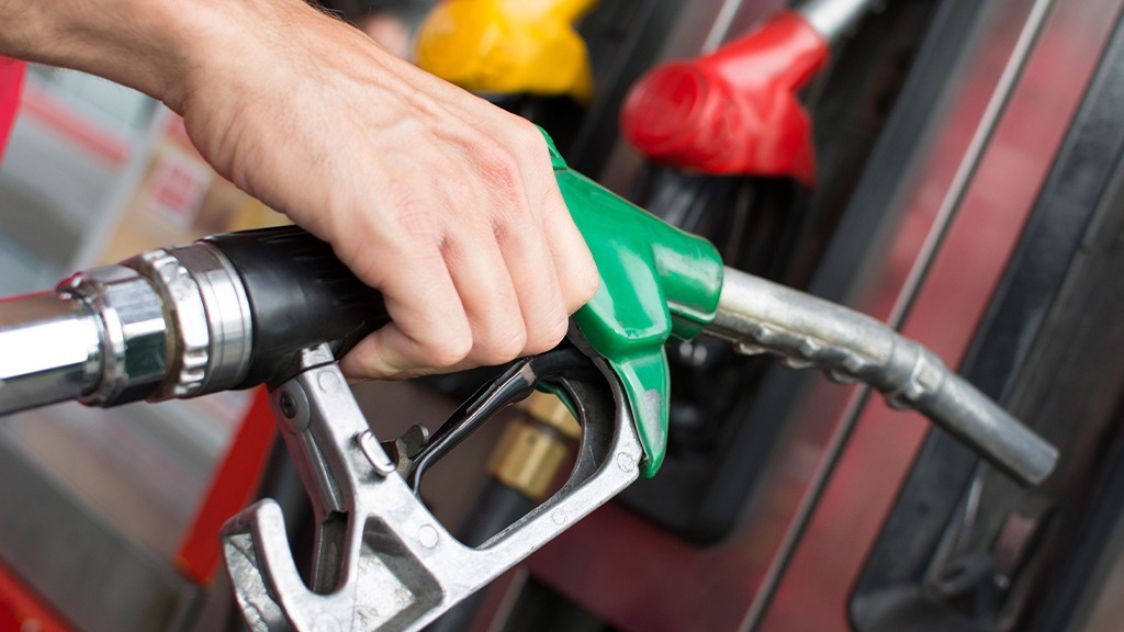 ¿Cuánto pagarás de impuesto a la gasolina? Hacienda sube estímulo al diésel y baja a Magna