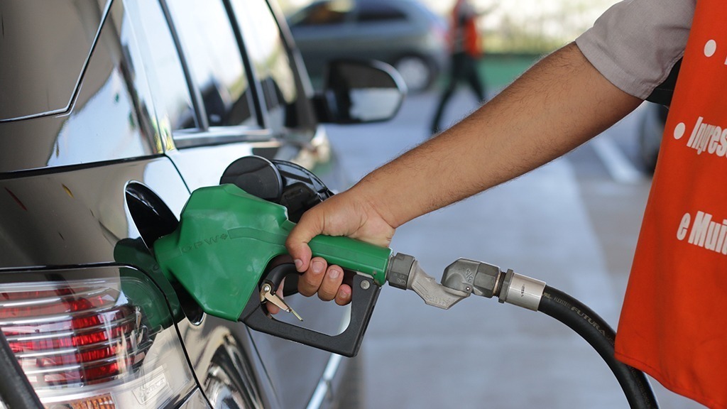 Hacienda ‘da un empujoncito’ a gasolinas; otorga más apoyos para que pagues menos impuestos